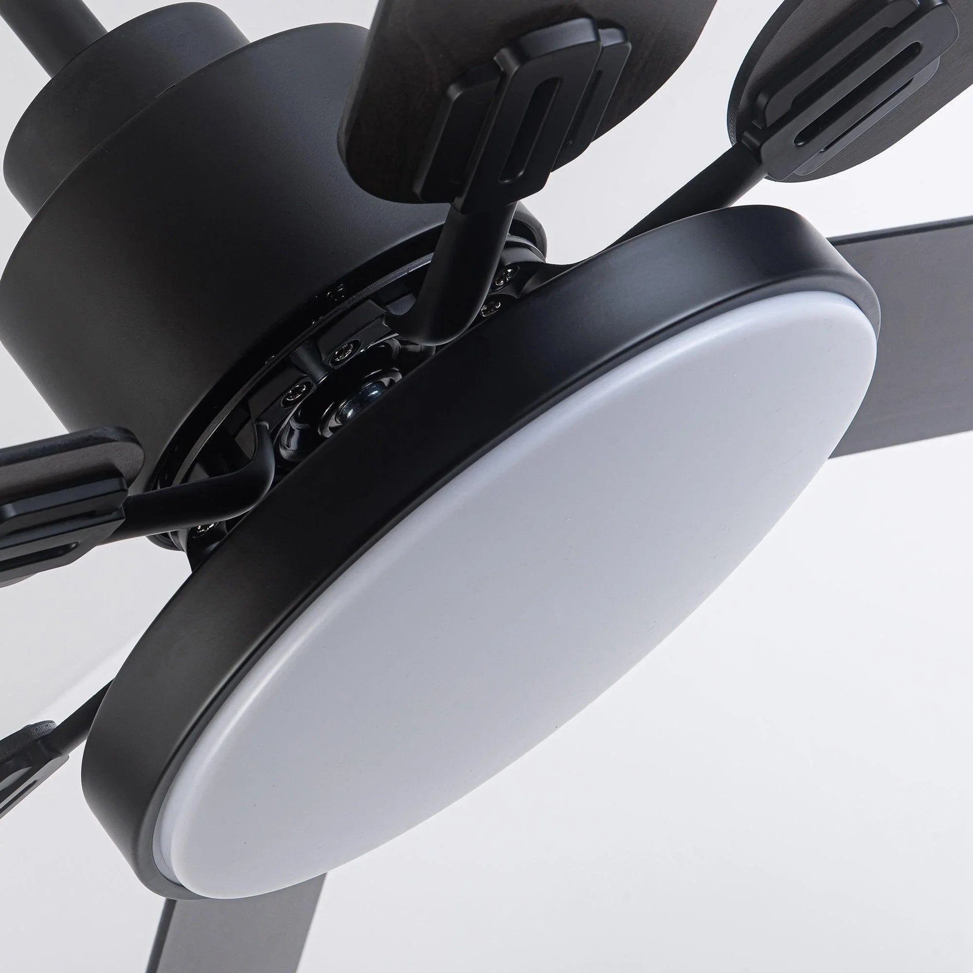 Ventilador de techo reversible de Ø152 cm Motor DC con iluminación y mando a distancia
