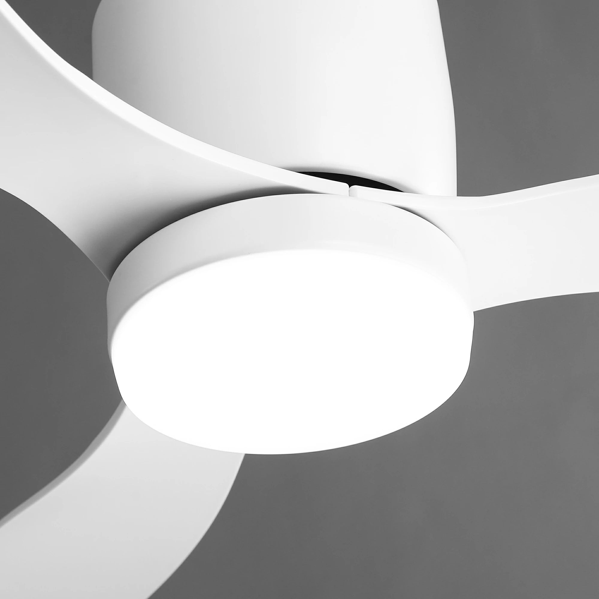 Ventilador de techo Sierra motor DC ultrasilencioso Ø132 cm con luz LED