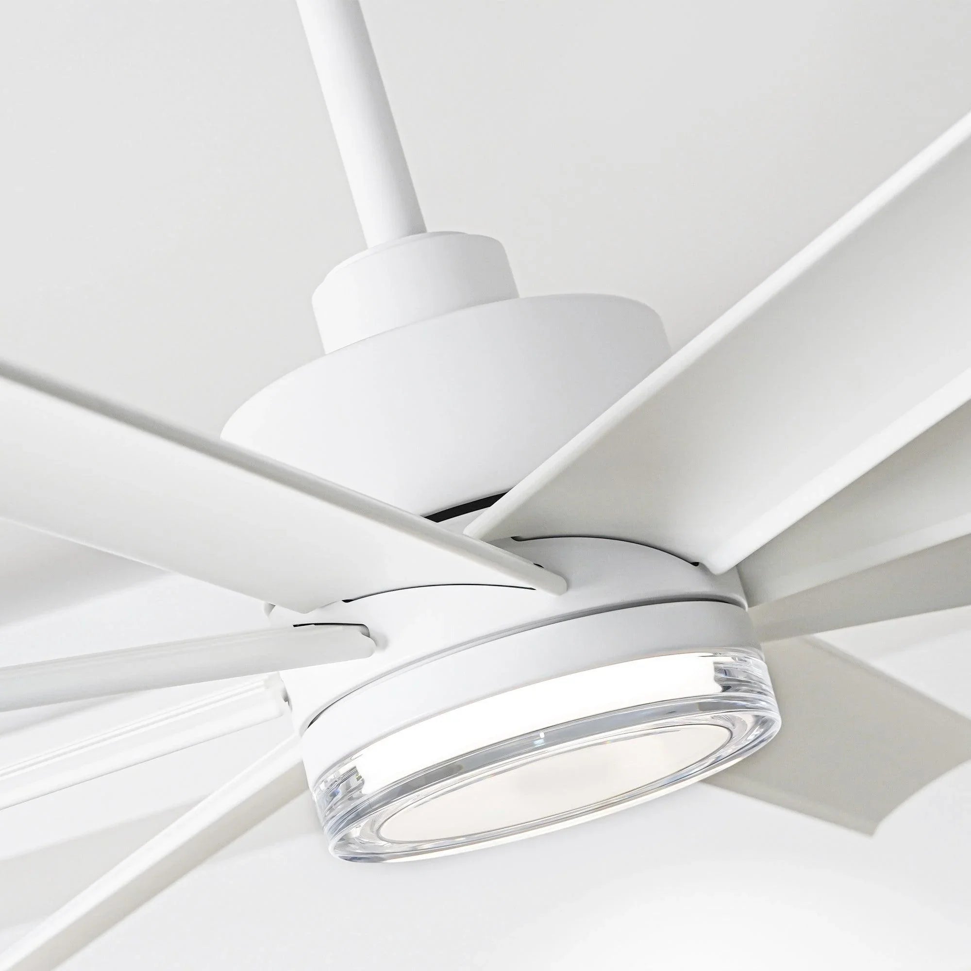 Ventilador de techo inteligente moderno Daugava de Ø183 cm con montaje en varilla y luz LED