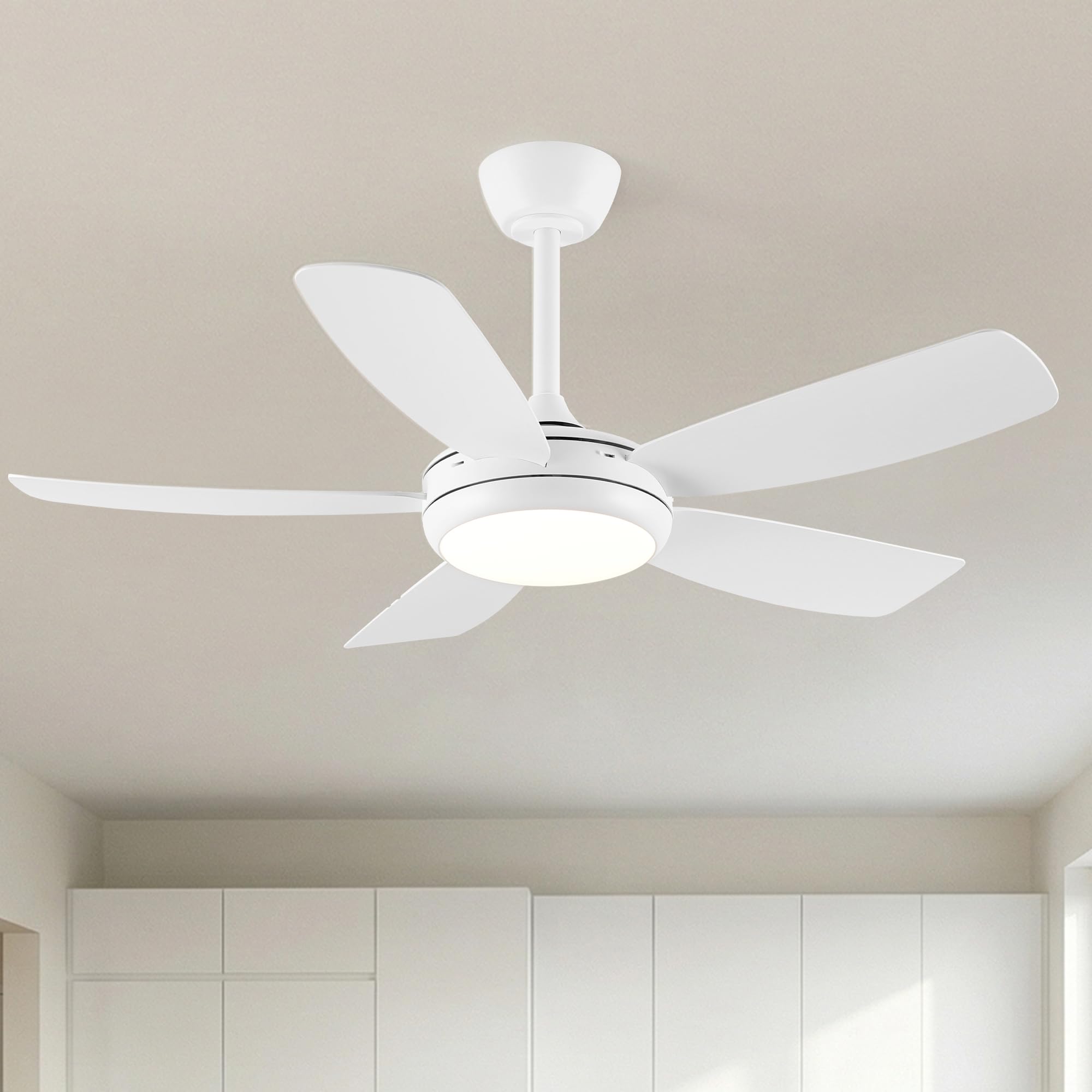 Ventilador de techo silencioso Ella en blanco de Ø106 cm con 5 aspas y luz LED