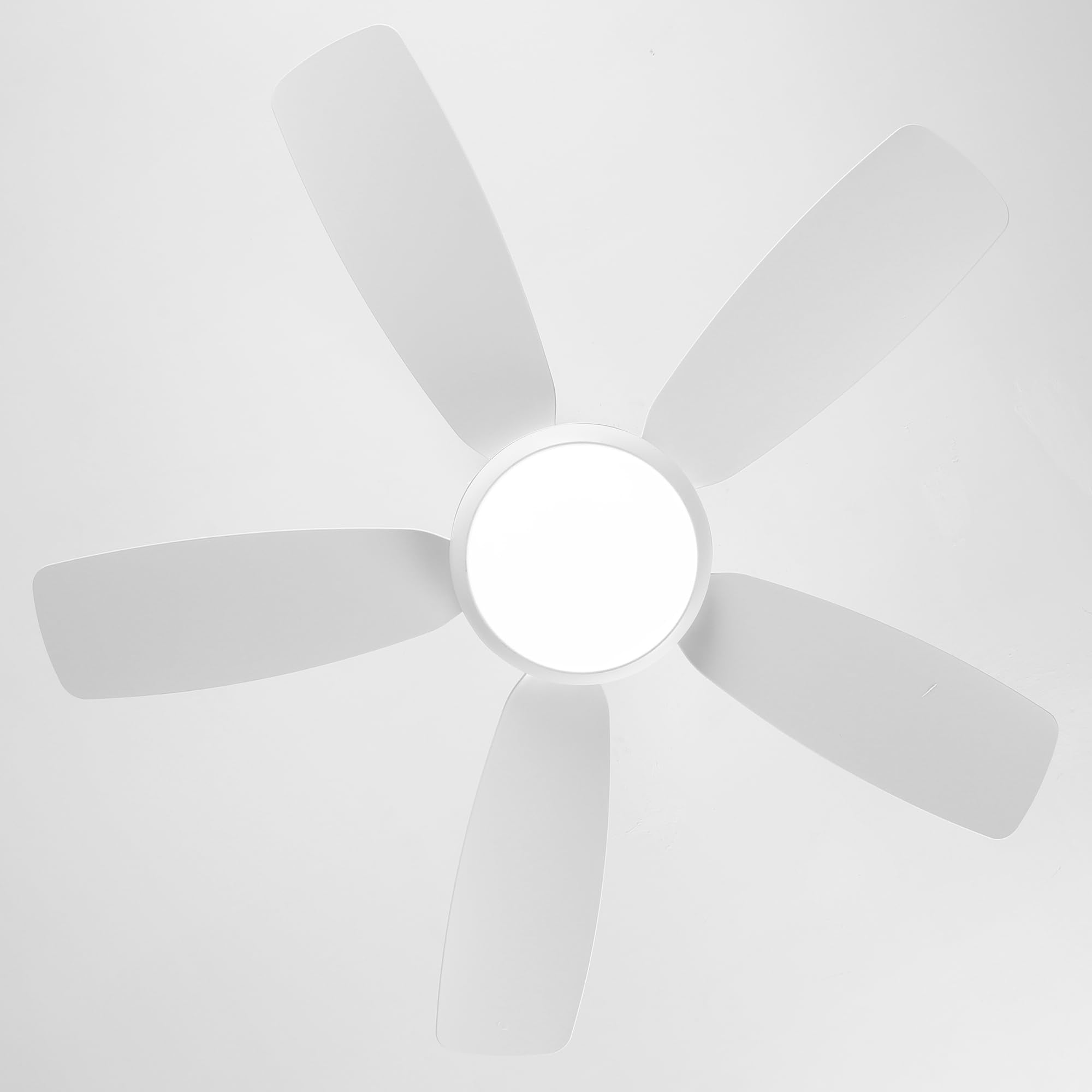 Ventilador de techo silencioso Ella en blanco de Ø106 cm con 5 aspas y luz LED