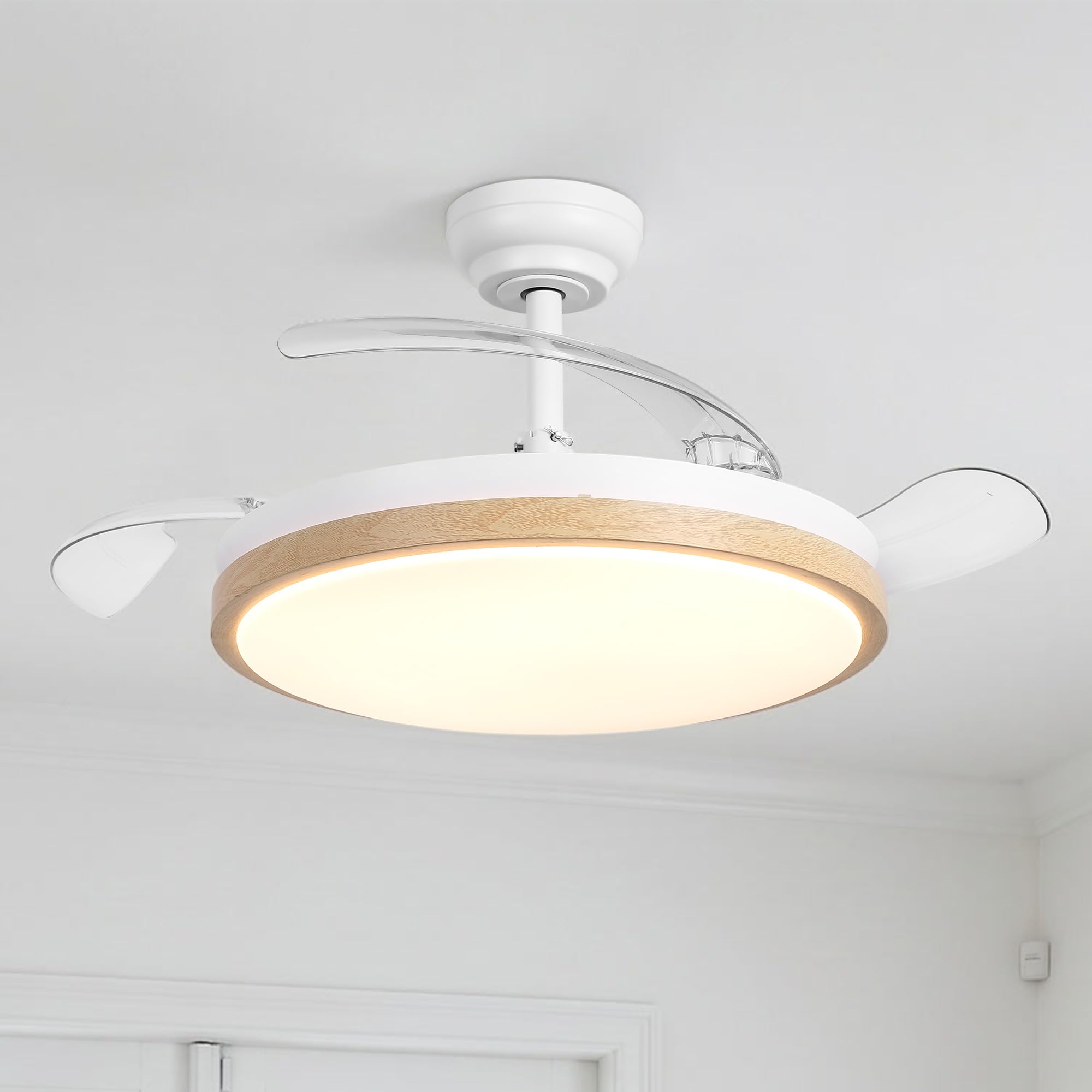 Ventilador de techo ultrasilencioso Luzia de Ø106 cm con 3 aspas retráctiles y luz LED