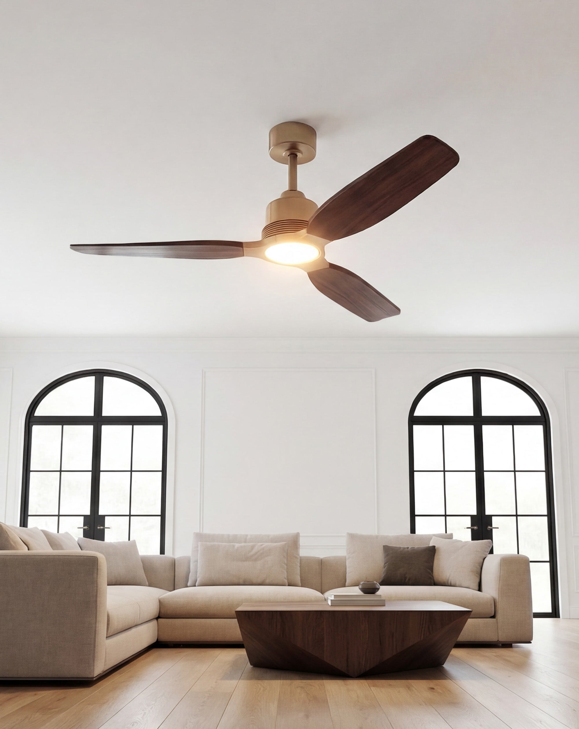 Oferta limitada Ventilador de techo Louise Soft Brass Ø142 cm con luz LED y 3 aspas de madera maciza
